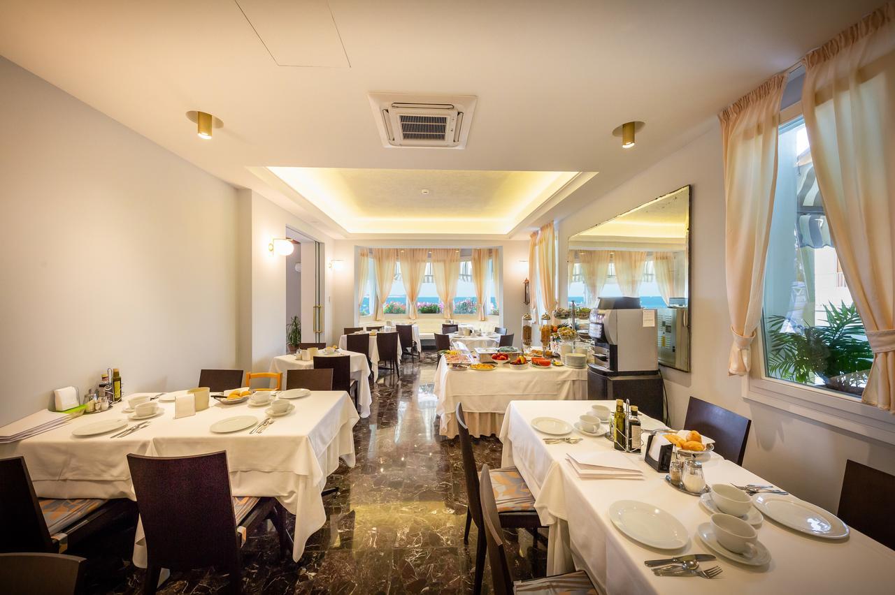Hotel Le Lampare Caorle Exterior photo